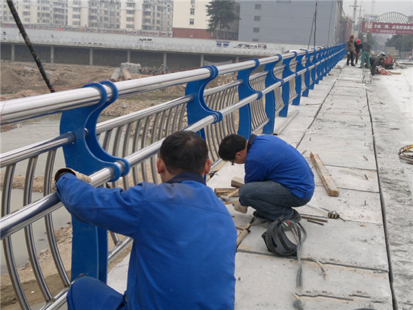 阜阳不锈钢河道护栏的特性及其在城市景观中的应用
