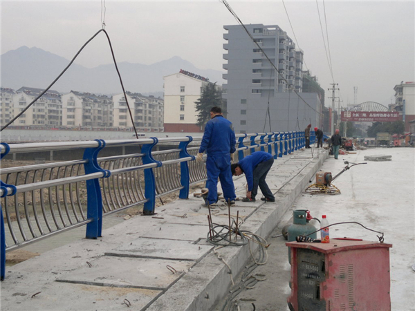 阜阳不锈钢复合管护栏常见问题及解决方案